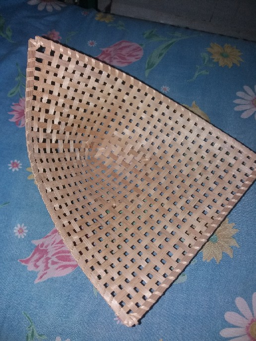 Pincuk Bambu Berkaki