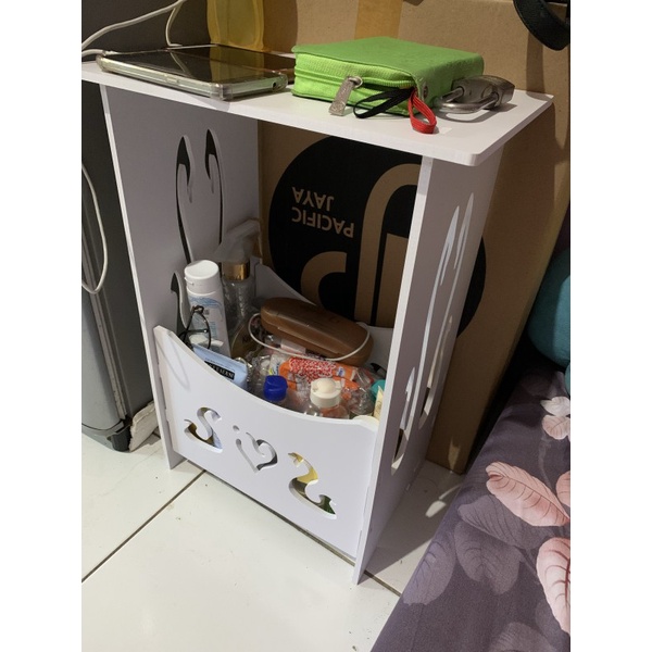 meja kecil minimais kamar meja kecil ruang tamu portable meja sudut pojok minimalis furniture meja mini serbaguna dekorasi ngopi vintage shabby tempat CD buku pajangan hiasan bingkai foto ruang tamu kamar tidur ranjang murah terbaru aesthetic organizer