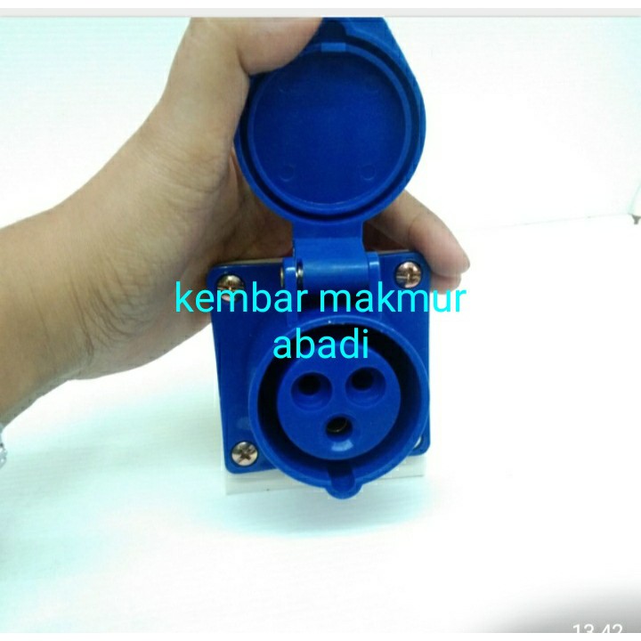 Surface Mounting 2P 32A Female Steker E 123 2P + E