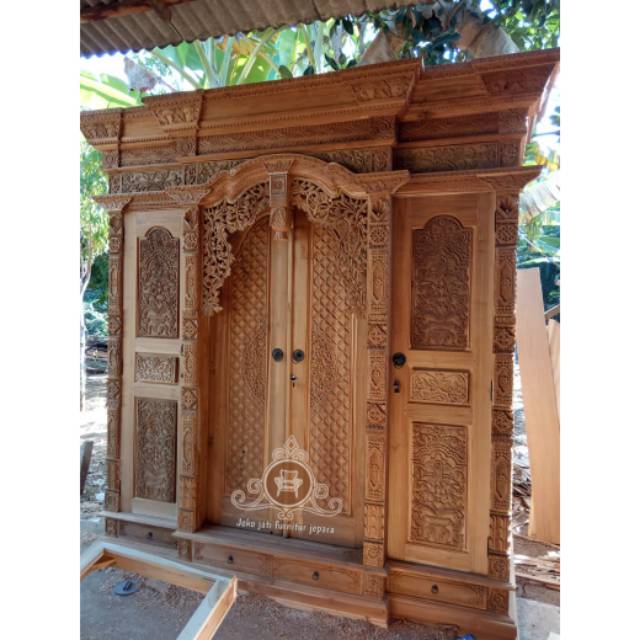 Almari pakaian pintu gebyok