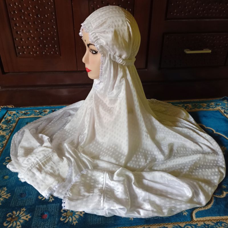 Mukena Sutra Blizt Terusan Polos Renda