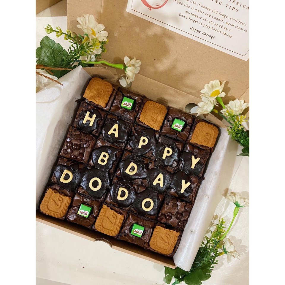 BROWNIES BELLA CUSTOMIZED FUDGY BROWNIES WITH TOPPINGS II New Year Hampers