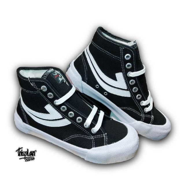 SEPATU JOHNSON PRO BLACK WHITE