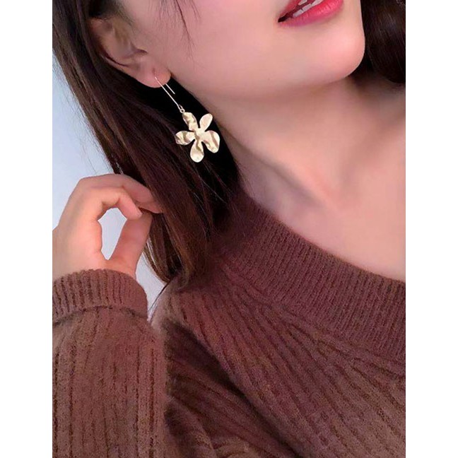 LRC Anting Tusuk Fashion Flower Gold Flower Ginkgo Leaf Earrings D41942