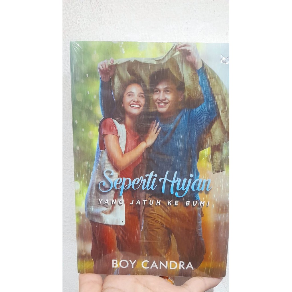 Seperti Hujan Yang Jatuh Ke Bumi by Boy Candra