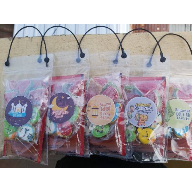 

READY GOJEK SNACK LEBARAN PARCEL BAGI BAGI ANAK ANAK MILKUAT KUE KERING AMPLOP LEBARAN FLANEL LUCU