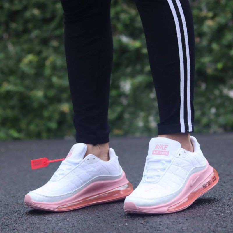 SEPATU NIKE AIR MAX 720-818 WOMAN