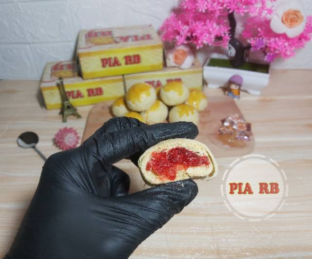 KUE PIA STRAWBERRY / BAKPIA RASA STRAWBERY / PIA RB STRAWBERRY