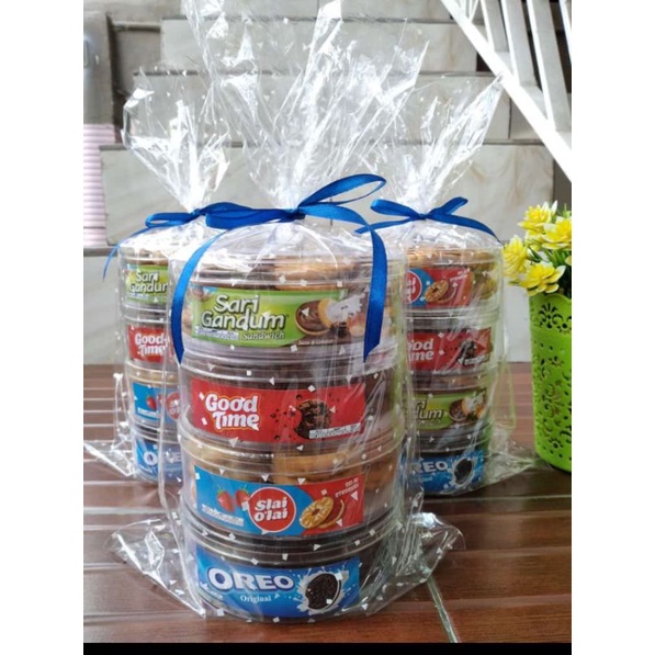 

PAKETAN SNACK LEBARAN ISI 4