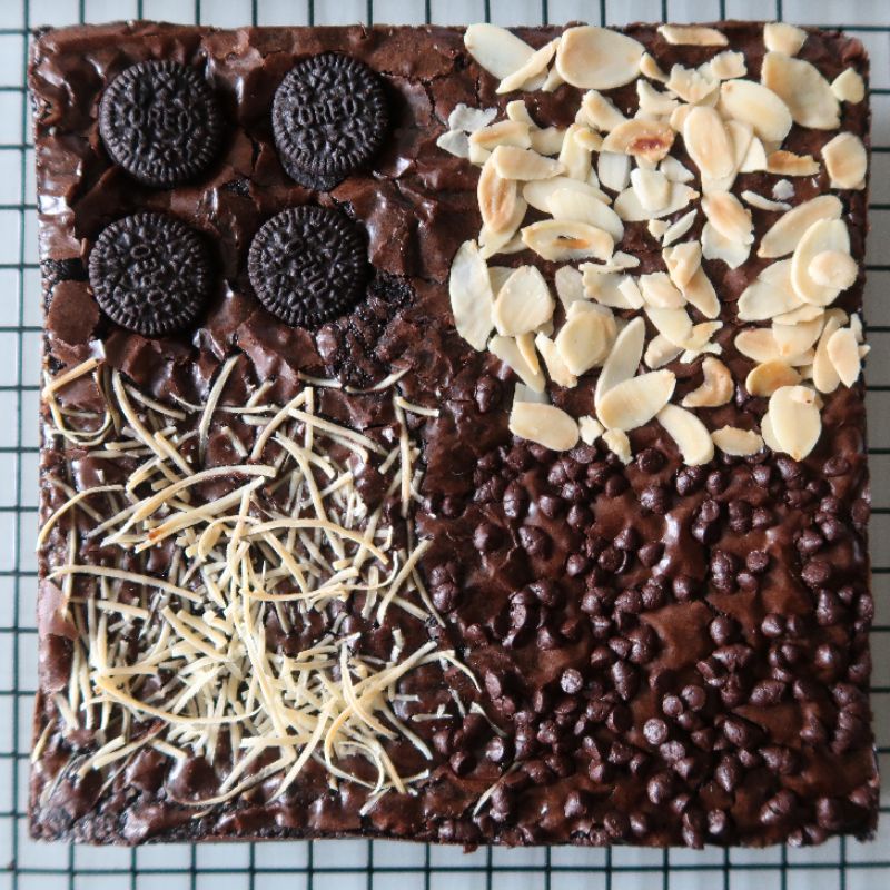 

Fudgy Brownies Premium Harga Rakyat 18x18 - Hampers Ulang Tahun Gift