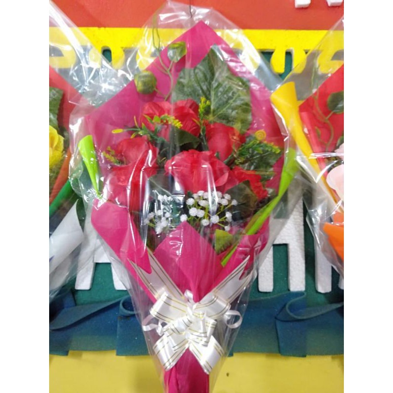 bouquet bunga mawar merah palsu/ plastik
