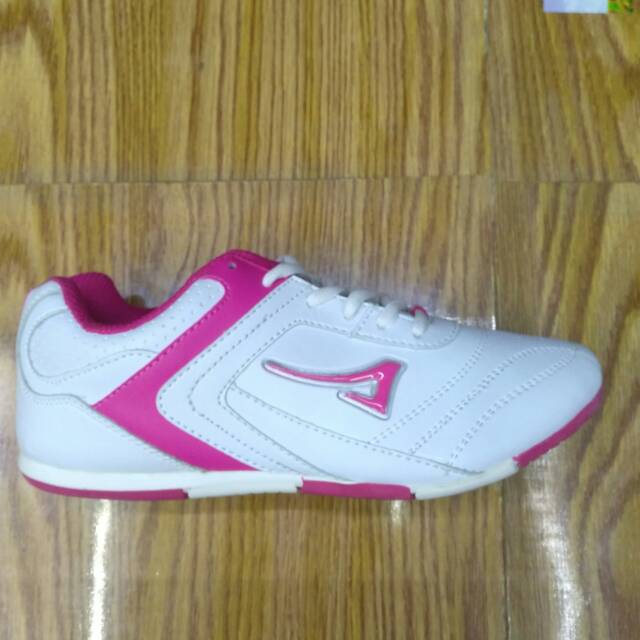 Sepatu olahraga putih ardiles.