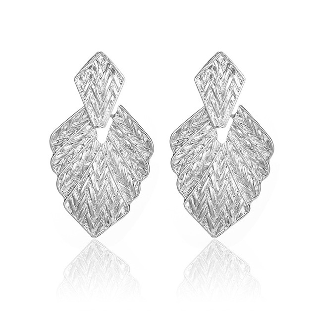 LRC Anting Tusuk Fashion Silver Pleated Shield Leaf Polygon Stud Earrings F4801X