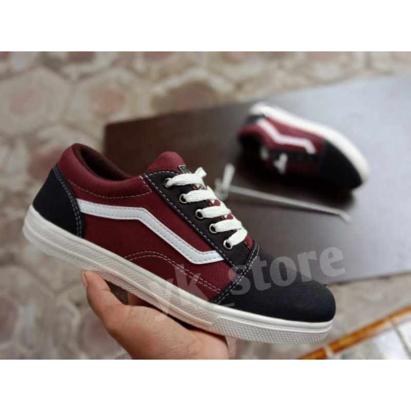 Sepatu vans old skool kasual pria atau wanita