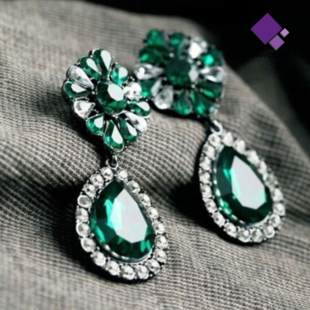 Anting Stud Desain Bunga Hijau Aksen Berlian Imitasi Gaya Vintage Untuk Wanita