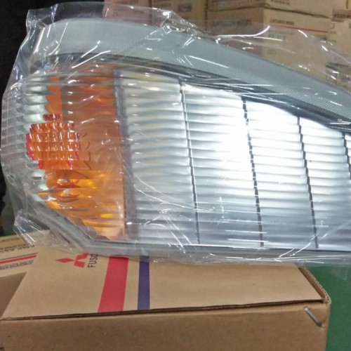 LAMPU SEN DEPAN KANAN MITSUBISHI CANTER- KM002809 ORIGINAL