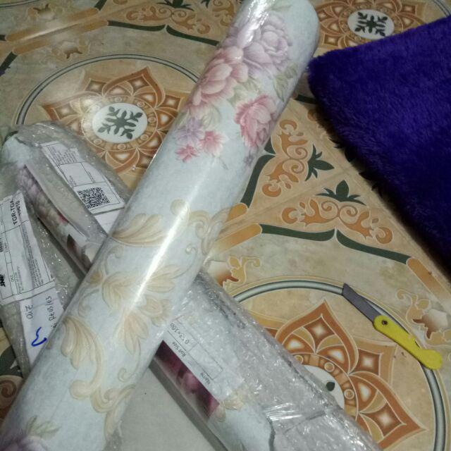 Wallpaper Dinding Bunga Rose Ulir Gold Klasik Mewah