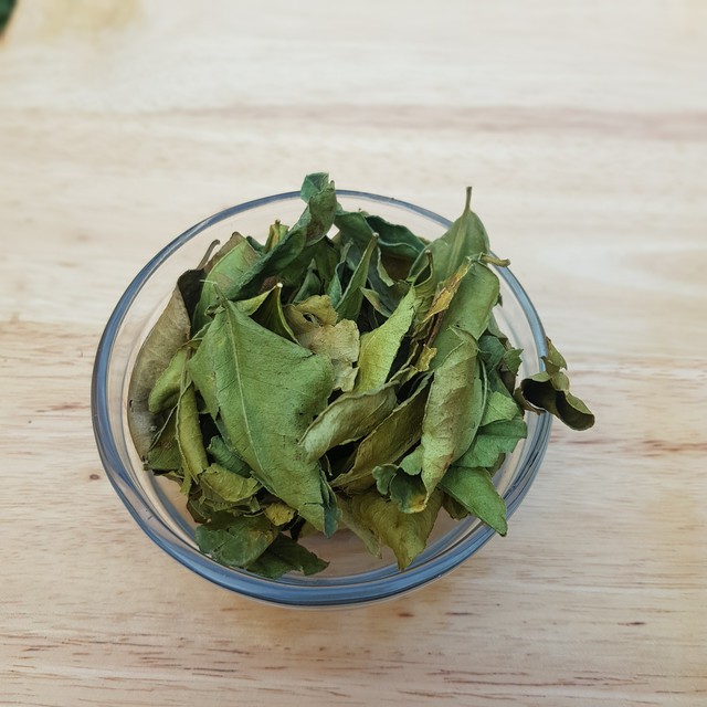 Daun jeruk 1kg