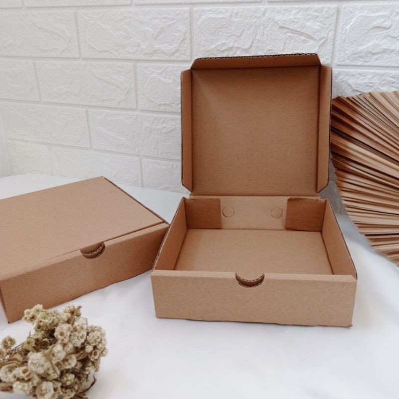 

Kardus Box Hampers Polos /Diecut polos/ 18x18x5cm