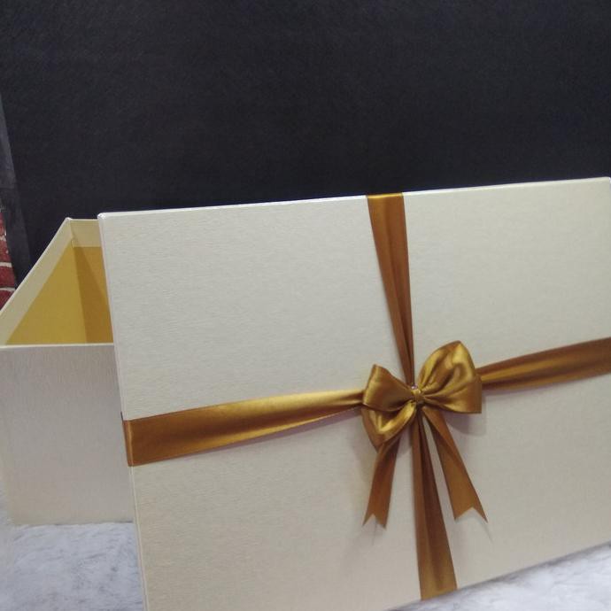 

Silahkan Order] Kotak Kado Besar/Giftbox/Boxsouvenir/35X25X15Cm/Pearlwhite Berpita