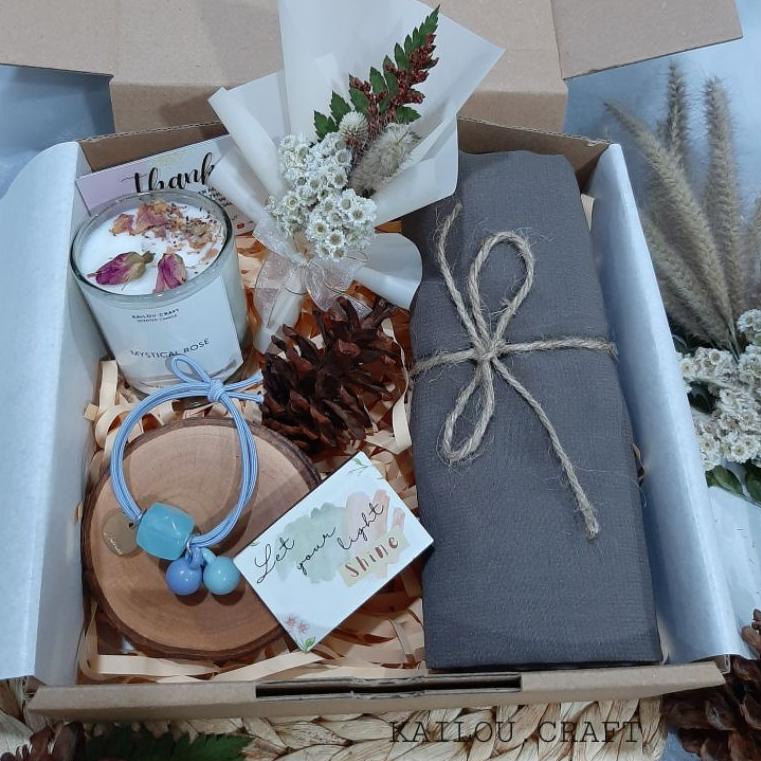 

<N-UFT) <✔) Kado Ulang Tahun | Kado Wisuda | Kado Cewek | Hampers Ulang Tahun | Kado Anniversary | Gift Box Scented Candle | Lilin Aromaterapi | Snack Box ||terviral)