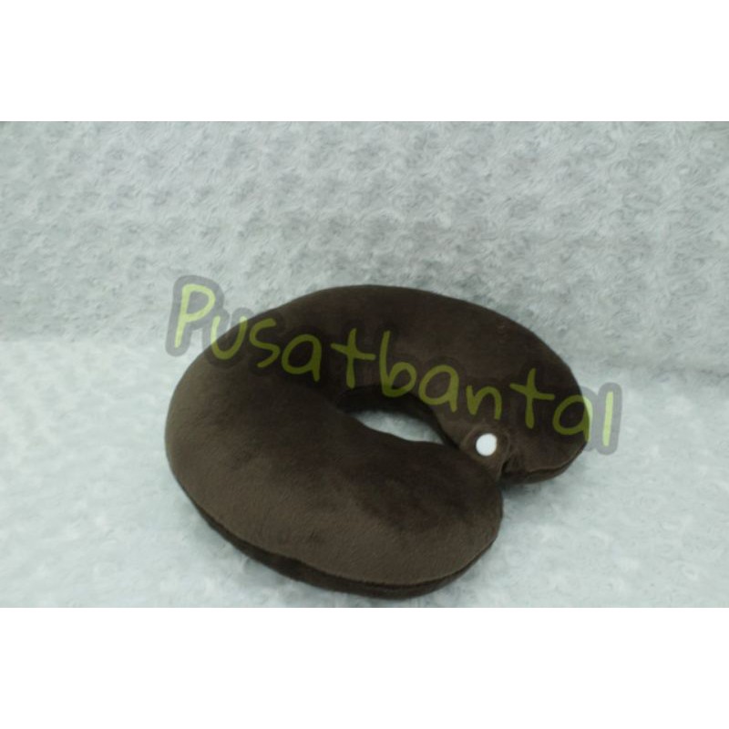 Bantal Leher Polos + Kancing Warna Coklat Tua