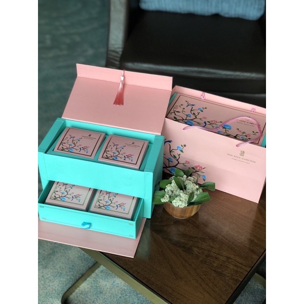 

Kotak Box Kue Bulan Mooncake Hotel , Premium Exclusive, TERMURAH