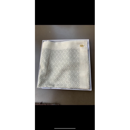 buttoncarves tapis square seed