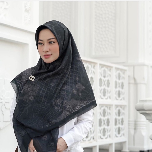Buttonscarves medina series in black