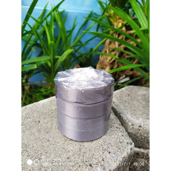 

pita satin 3/4inch 25yard 23meter merk sakura warna abu