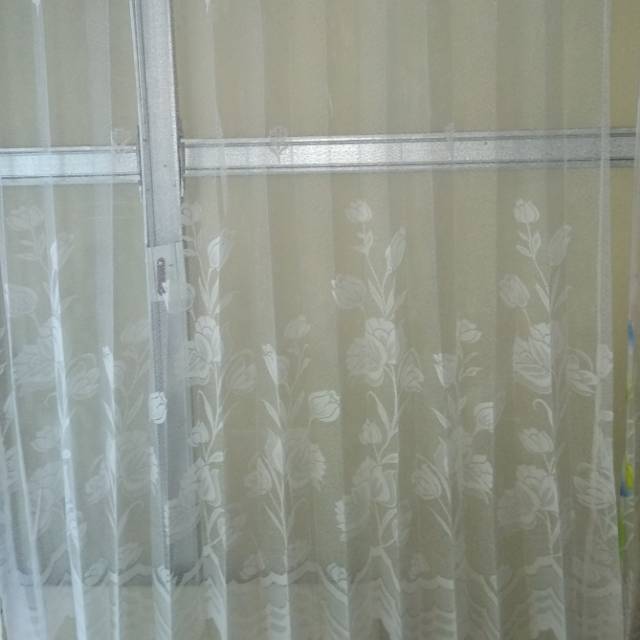 Vitrace gorden putih motif bunga