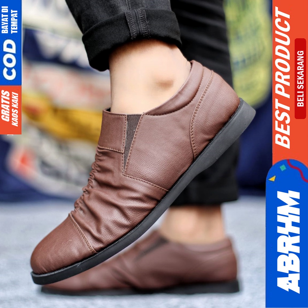 Sepatu Slip on Pria Santai Casual Formal Kulit Syntetic Kerja Kantor Kuliah Kondangan Hitam Keren Terbaru