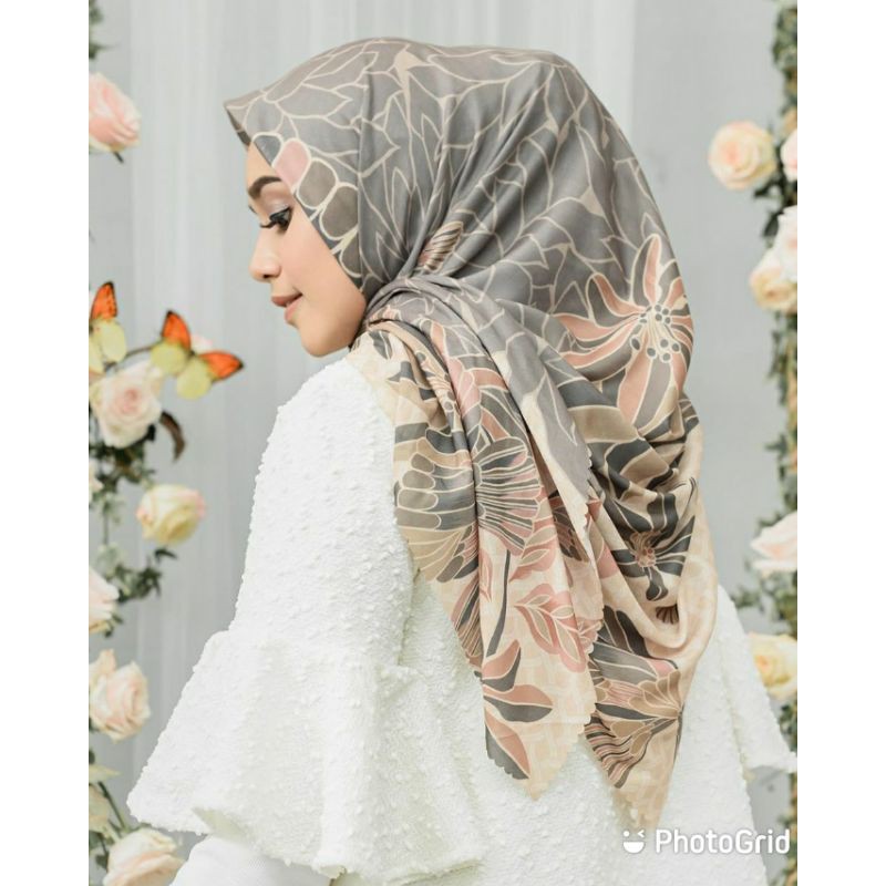 papillon scarf wearing klamby