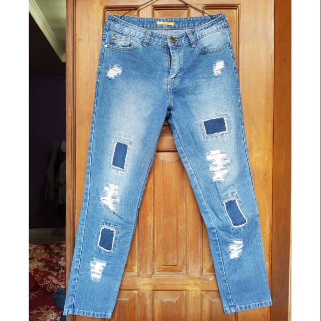 Ripped jeans preloved