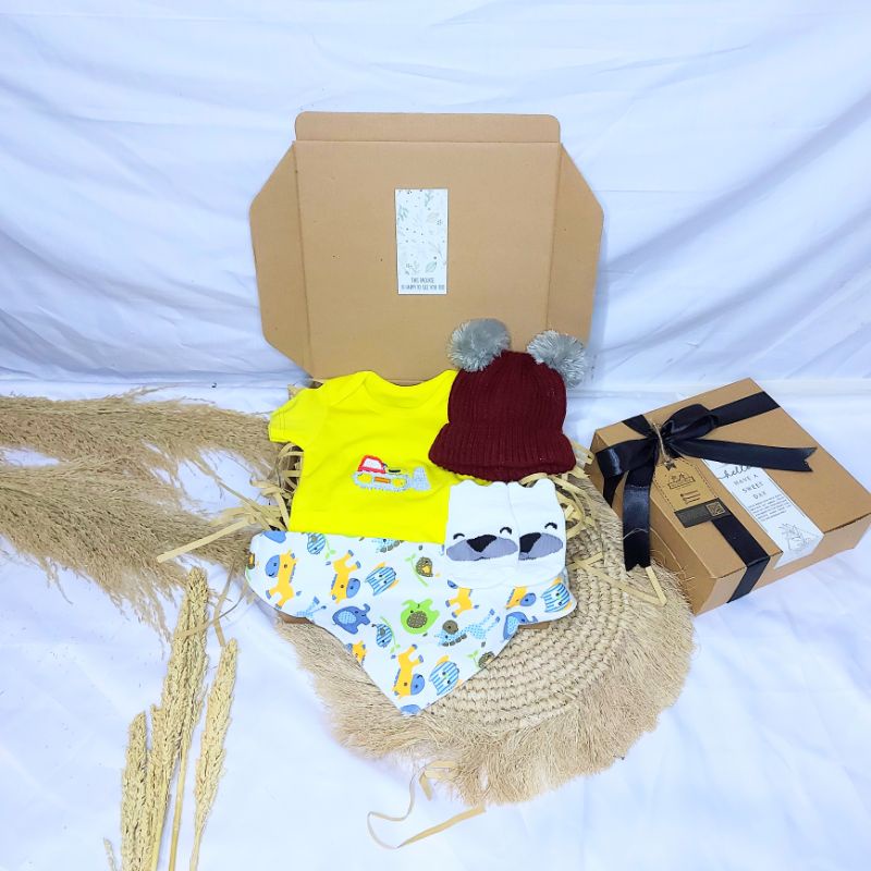 KADO BAYI | HAMPERS BAYI | JUMPER BAYI | JUMPSUIT BAYI | DRESS BAYI PEREMPUAN | BAJU BAYI LAKI LAKI | HAMPERS BAYI NEWBORN | HAMPERS BABY BOY | HAMPERS BABY GIRL | SETELAN ANAK LAKI LAKI | SETELAN ANAK PEREMPUAN | BABY GIFT | PARCEL NEWBORN | KADO LAHIRAN-maroon truck boy
