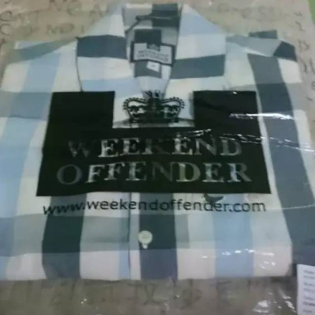 Kemeja Weekend Offender