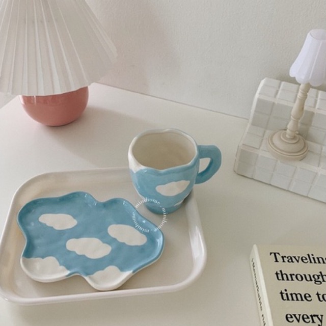 YONA Teacup Cangkir Teh Aesthetic Set Dengan Piring Tatakan Saucer Motif Awan Dessert Plate Piring Kecil Mug Kopi Gelas Susu Minimalis Ala Korean Homecafe Vintage Ins Retro Keramik Kaca Homecafe Glass Korea Properti Foto Pajangan Dekorasi Peralatan Makan