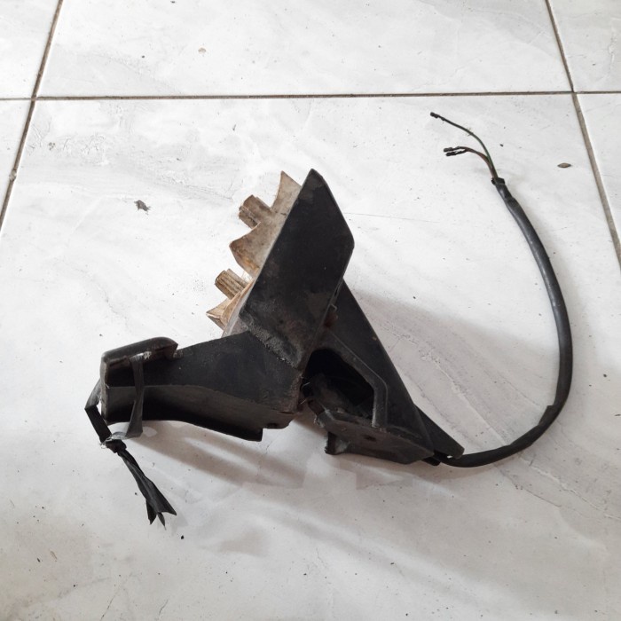 Dudukan lampu belakang honda win 100 tua original