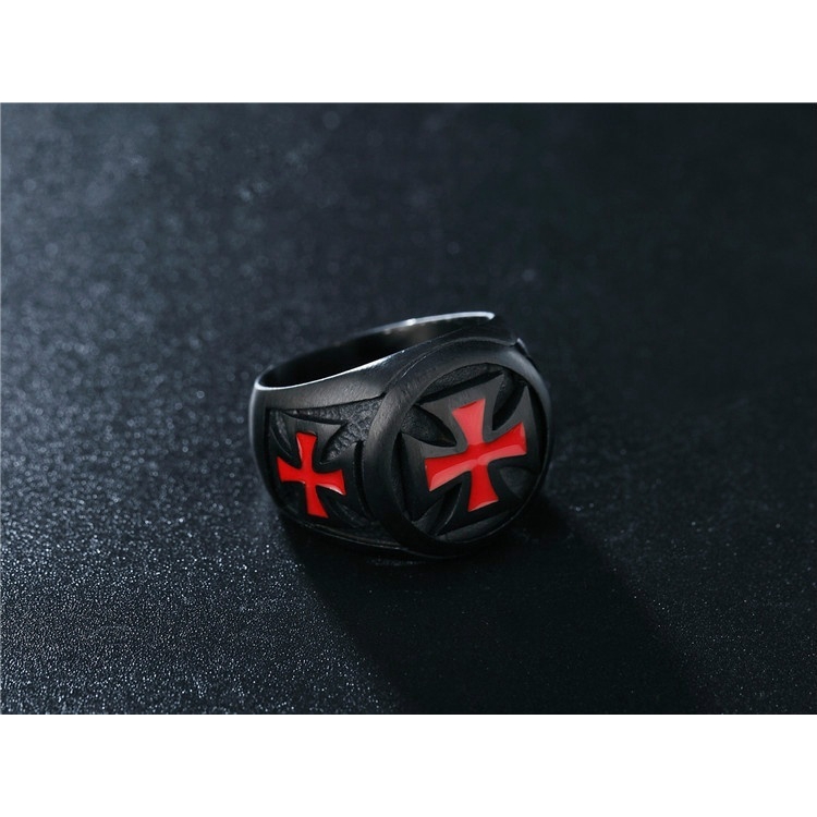 Cincin Bentuk Perisai Ksatria Templar Crusader Bahan Stainless Steel Warna Hitam Merah Untuk Pria