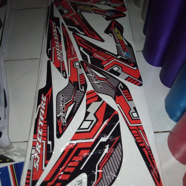 Striping variasi old cb150r merah