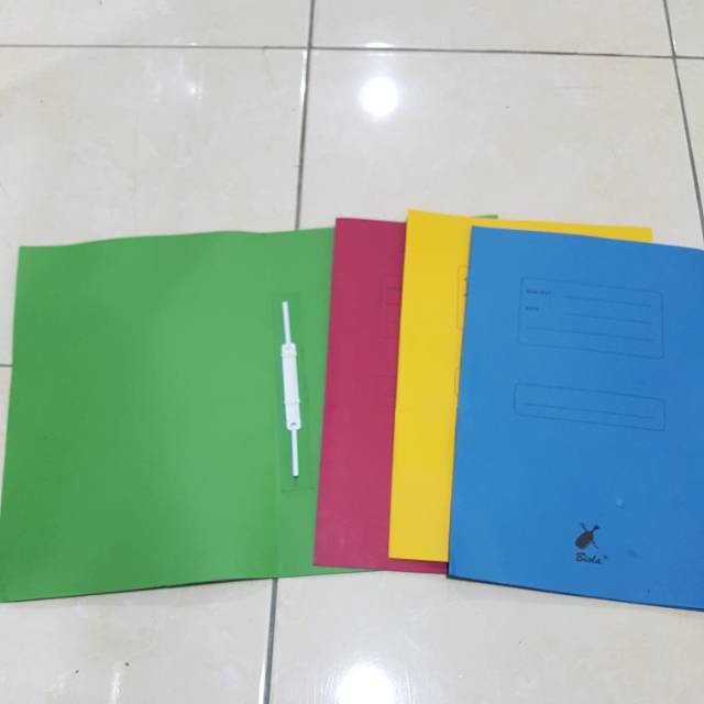 

Map Kertas / Map karton Dengan Acco ( Penjepit ) / Map 5001 Merk Biola ( Isi 50 lembar )