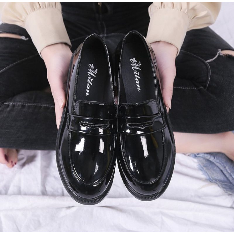 Sepatu Docmart Wanita Kasual Kekinian / Sepatu Kulit Wanita Hitam / Sepatu Loafers Wanita Slip on Korea Terbaru / Sepatu Docmart Meysha / Bisa Cod