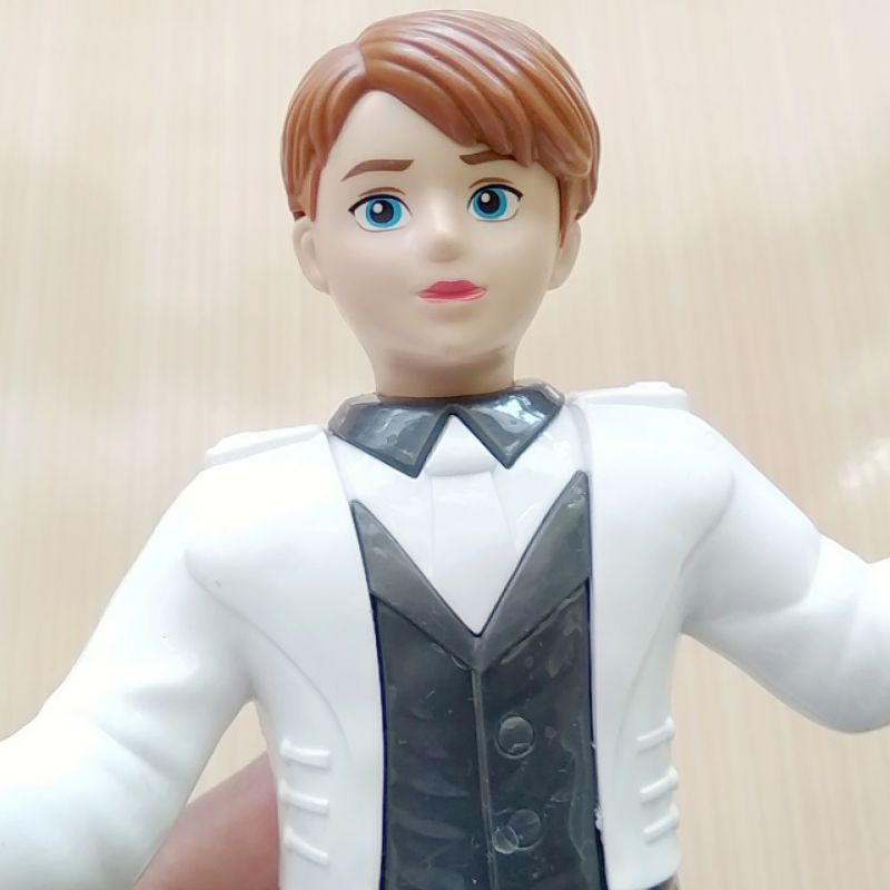 Mainan / Patung / Pajangan Figure Pangeran Tuxedo Barbie Toys Bekas