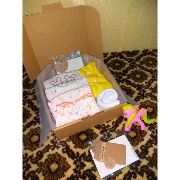 

Hampers Baby Newborn / Kado Baby Perempuan / Baby Gift Set / Hampers Murah / Hampers Terjangkau