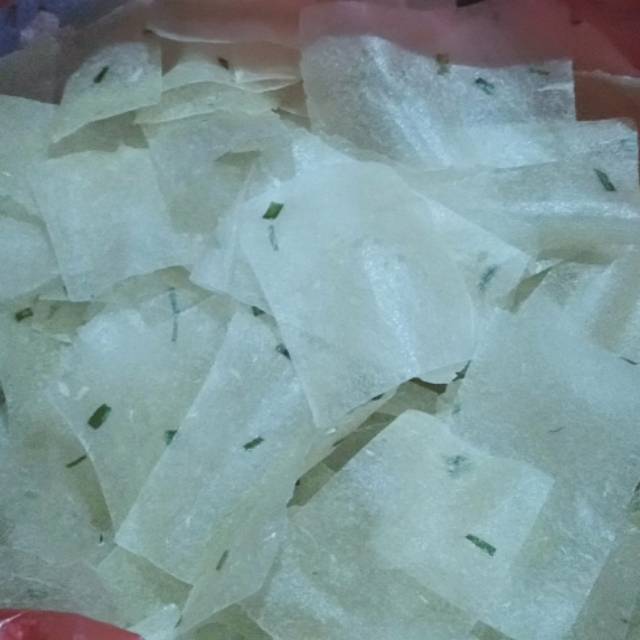 

Krupuk mentah terbuat dari ketela