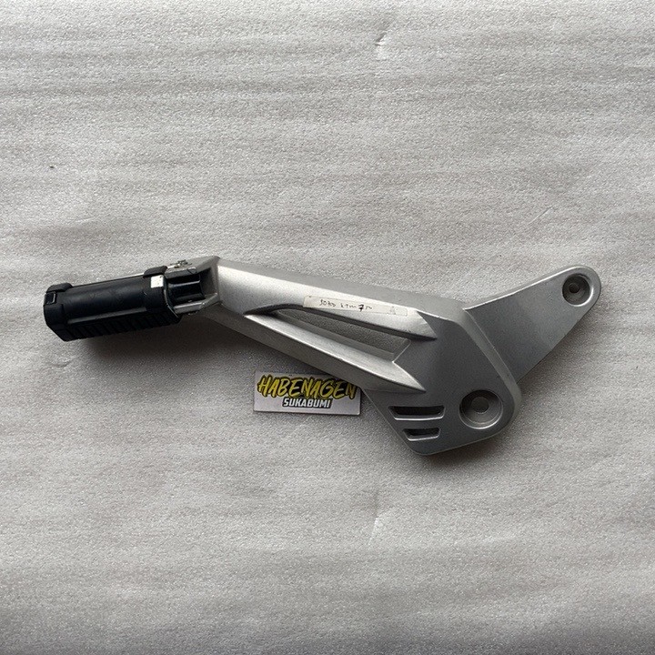 foot step pillion postep pijakan kaki belakang kiri assy honda supra x 125 dd old lama ori lostpack