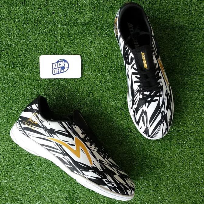 Kualitas Terbaik Specs Accelerator Illuzion In V8 Legend Series (Futsal) - Black/White SDWEP