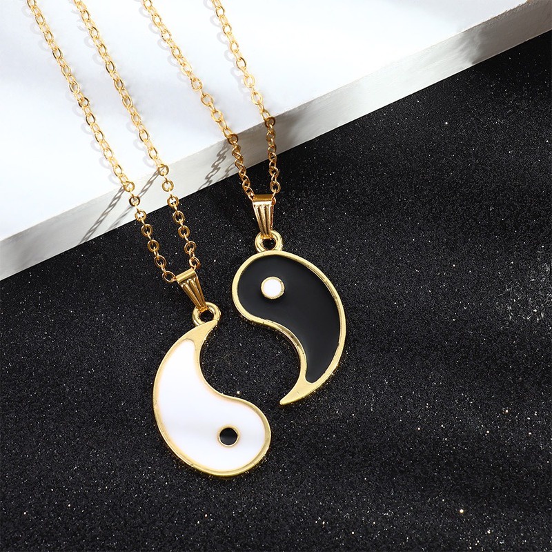 2pcs / Set Kalung Pasangan Tai Chi Yin Yang Bahan Alloy Untuk Hadiah Valentine