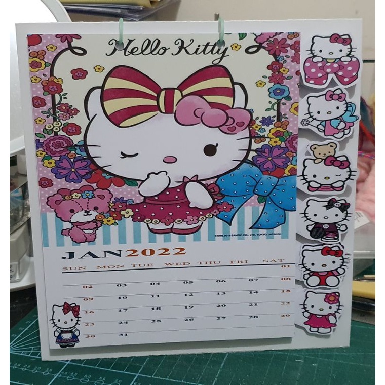

Kalender meja hello kitty 01 2022