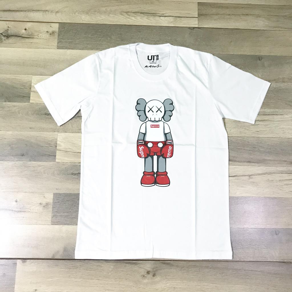 KAOS UNIQLO x KAWS (SUMMER UT GRAPHIC SUPREME WHITE) - 100% COTTON - TERLARIS